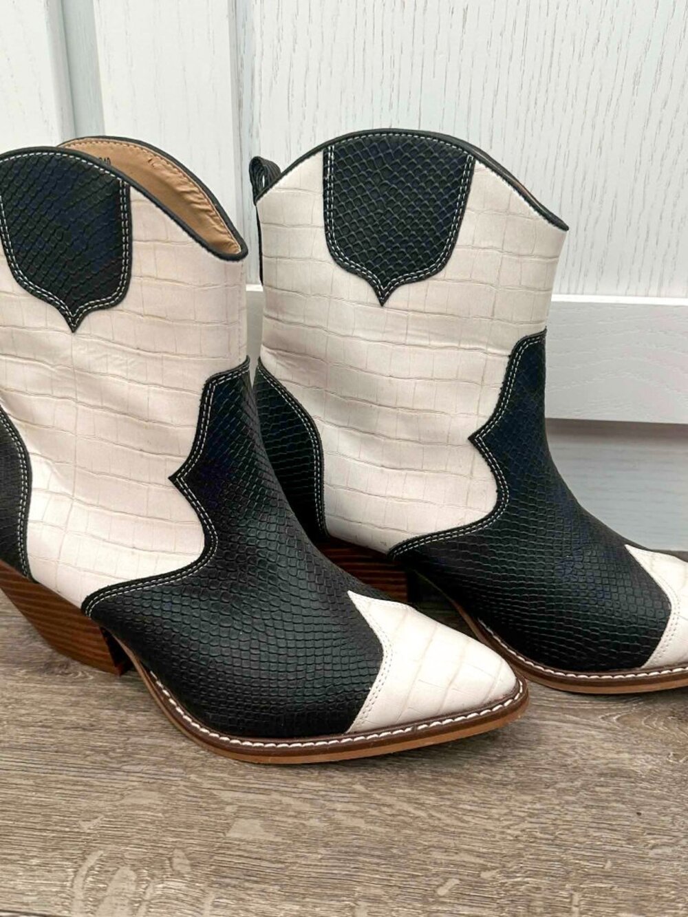 ARider Girl Women's Western Cowboy Boots 8 Black White Snake Pointed Toe Sz 9